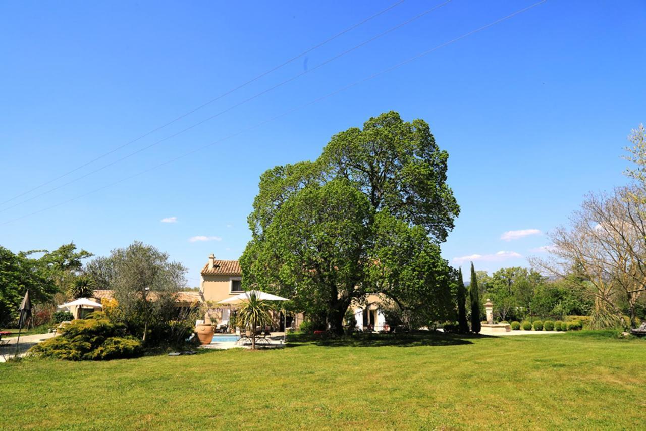 Maison D'Hotes "Les Ecuries Du Mas" Lamanon Екстериор снимка
